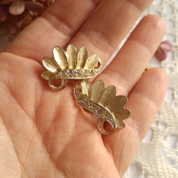 Relisted -Vintage Sarah Coventry clip earrings gold tone - Picture 6 of 7